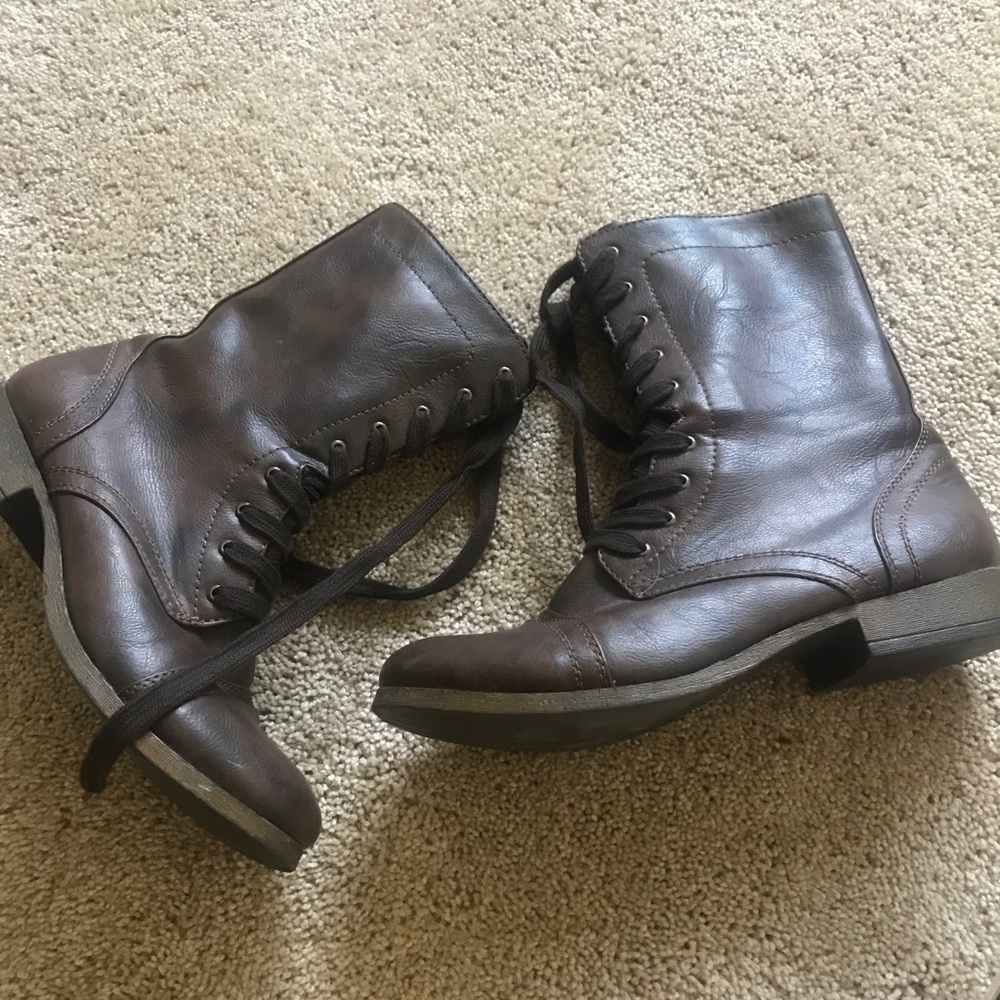 Combat boots